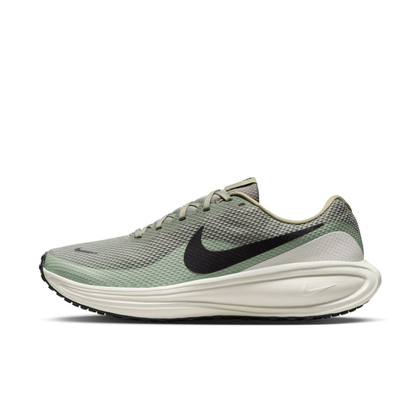 NIKE REVOLUTION 8